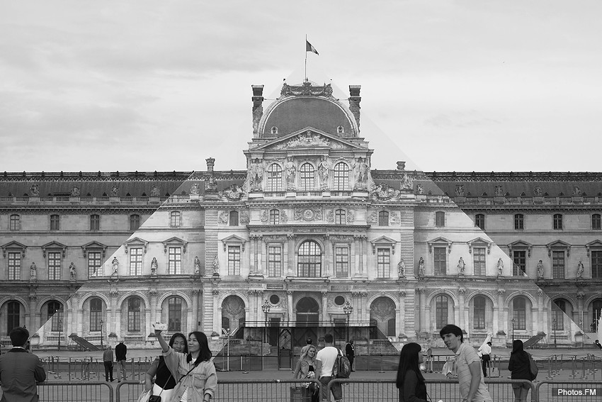 La pyramide du Louvre a disparu 