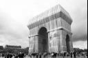 Empaquetage de l'Arc de Triomphe par Christo